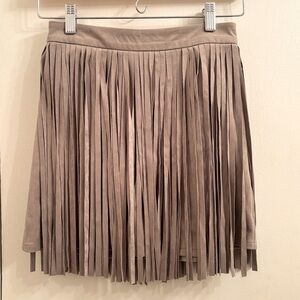 BB DAKOTA Grey Faux Suede Fringe Mini Skirt size 0